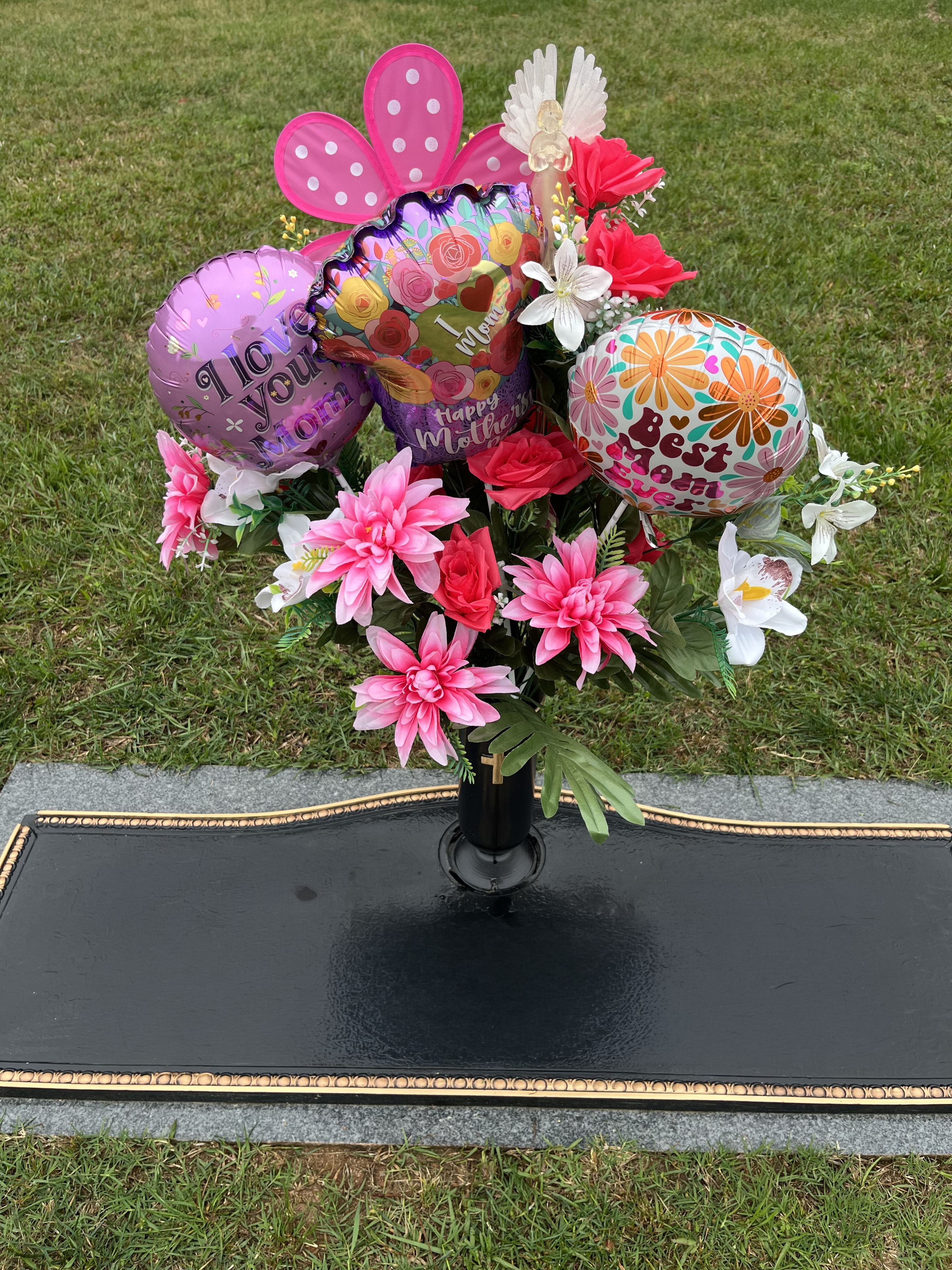 Balloon & bouquet memorial tribute